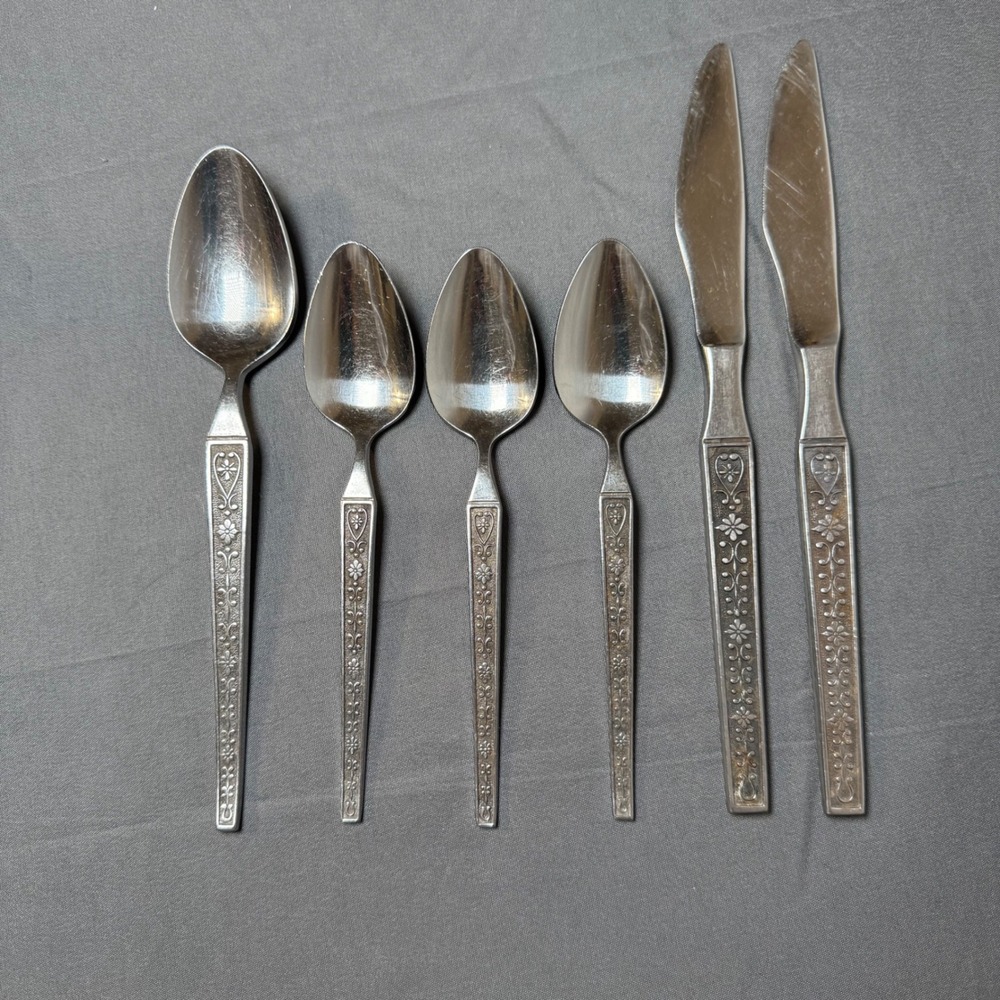 Vintage Riviera Stainless Japan 4 Spoons 2 Knives‎ Cutlery Set Floral Detail